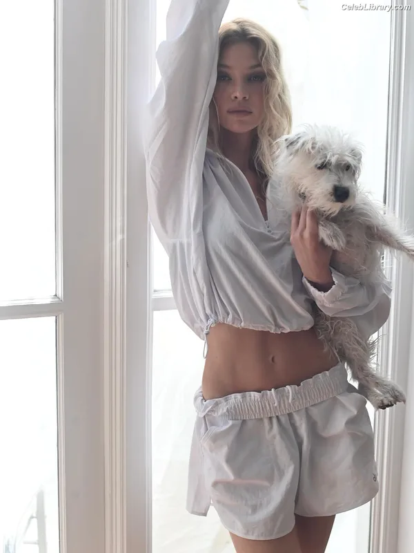 Stella Maxwell photo 16 of 1066