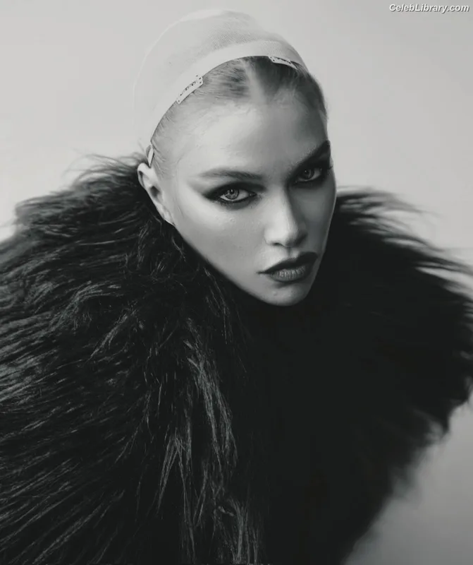 Stella Maxwell photo 20 of 1066