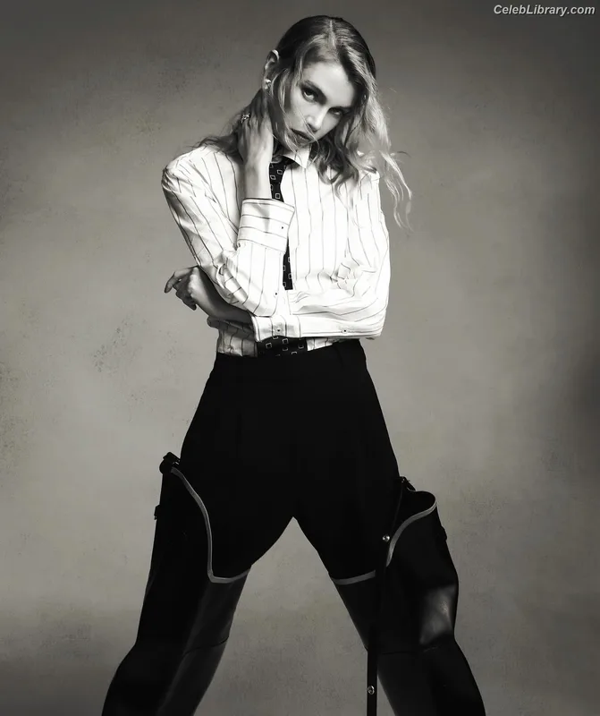 Stella Maxwell photo 21 of 1066