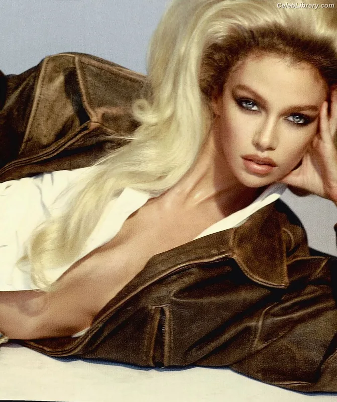 Stella Maxwell photo 23 of 1066