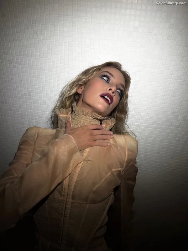 Stella Maxwell photo 24 of 1066