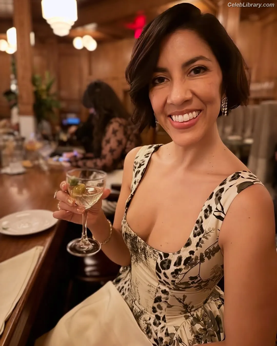 Stephanie Beatriz photo 9 of 309