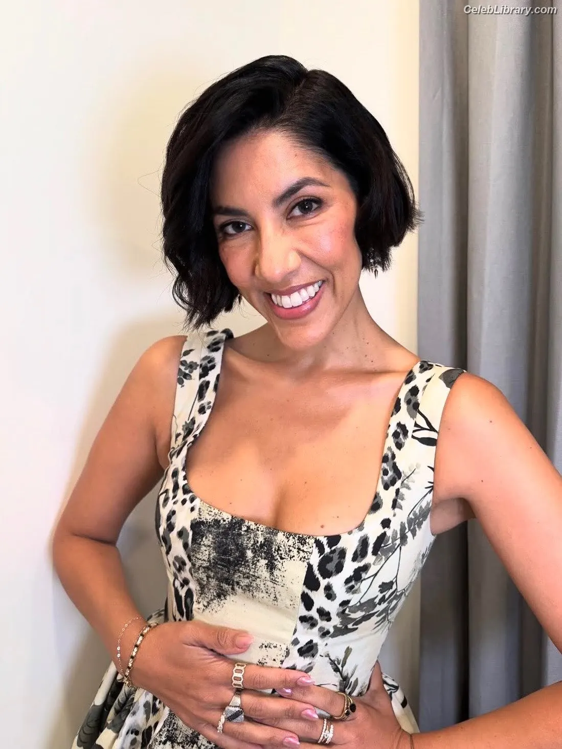 Stephanie Beatriz photo 10 of 309