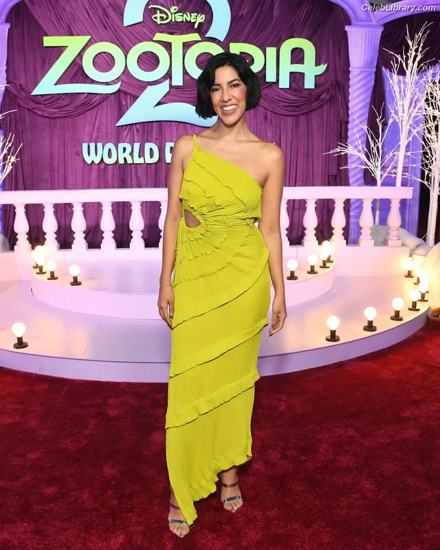 Stephanie Beatriz photo 6 of 309