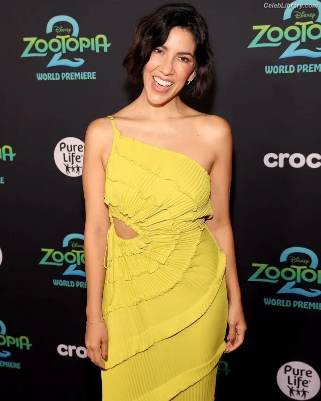 Stephanie Beatriz photo 7 of 309