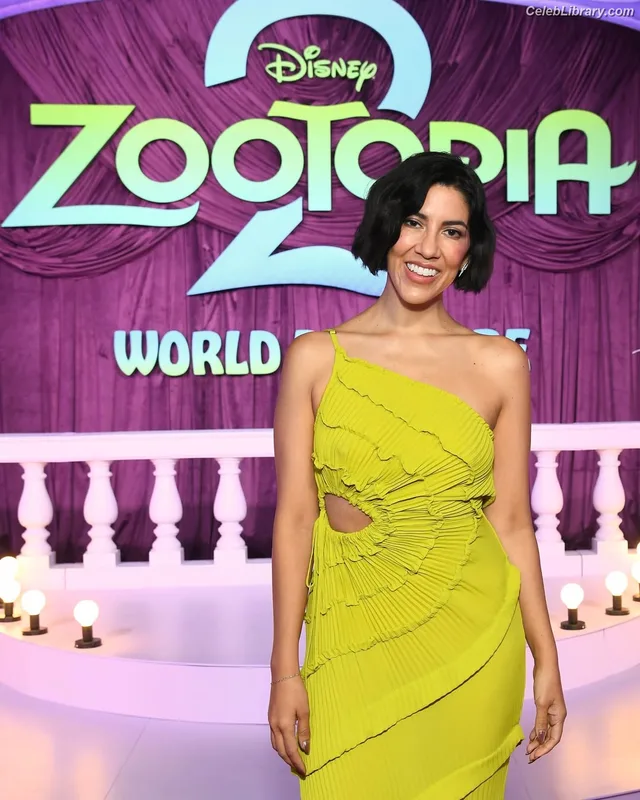 Stephanie Beatriz photo 9 of 309