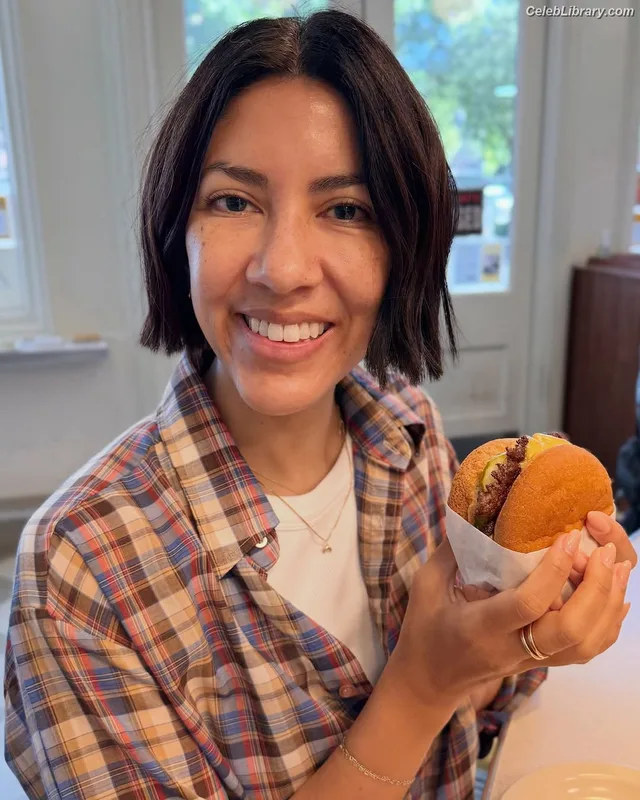 Stephanie Beatriz photo 16 of 309