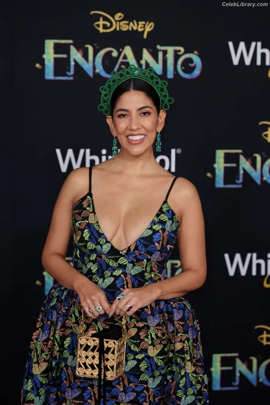 Stephanie Beatriz photo 2 of 309