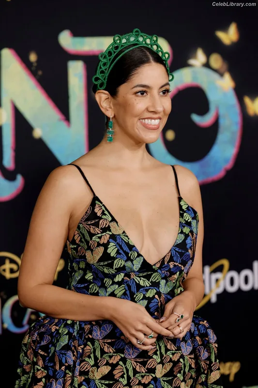 Stephanie Beatriz photo 3 of 309