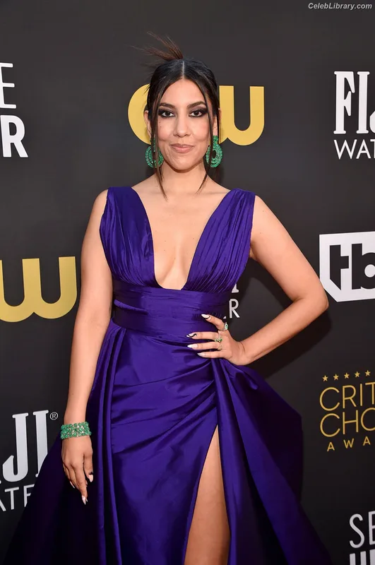 Stephanie Beatriz photo 4 of 309