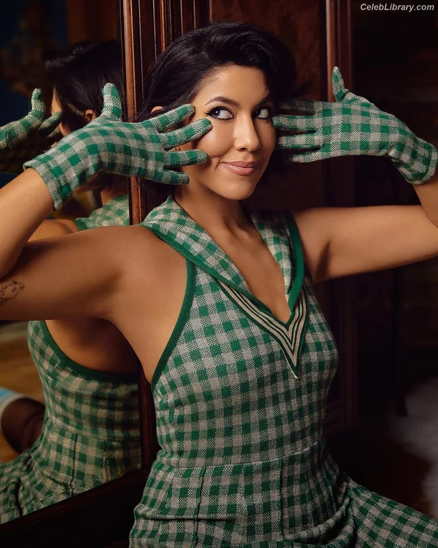 Stephanie Beatriz photo 6 of 309