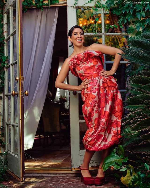 Stephanie Beatriz photo 10 of 309