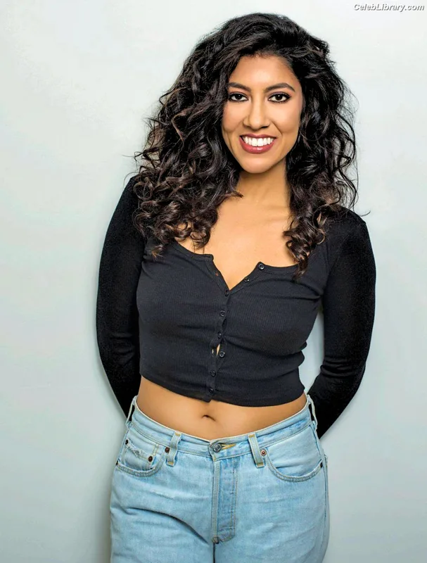 Stephanie Beatriz photo 10 of 309
