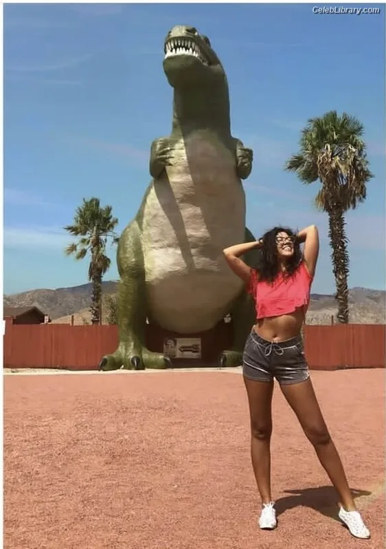 Stephanie Beatriz photo 12 of 309