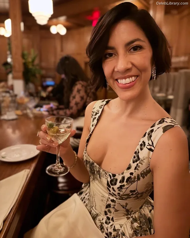 Stephanie Beatriz photo 8 of 309
