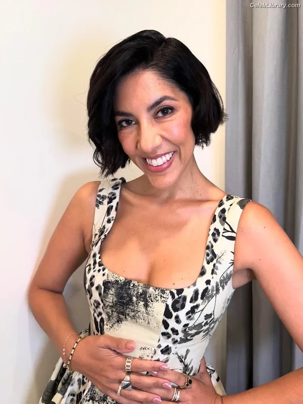 Stephanie Beatriz photo 9 of 309