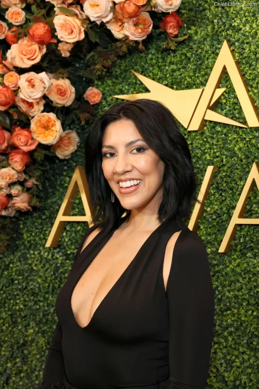 Stephanie Beatriz photo 18 of 309