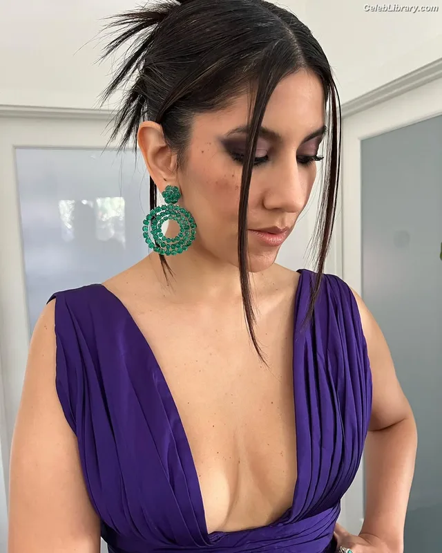 Stephanie Beatriz photo 9 of 309
