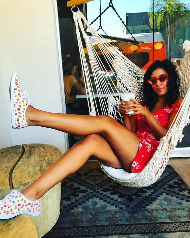 Stephanie Beatriz photo 15 of 309