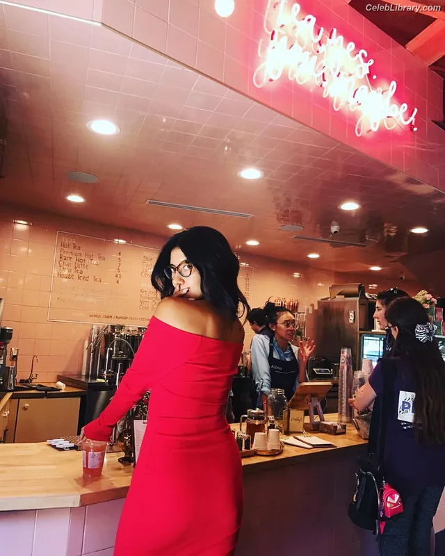Stephanie Beatriz photo 2 of 309