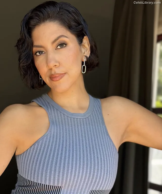Stephanie Beatriz photo 5 of 309