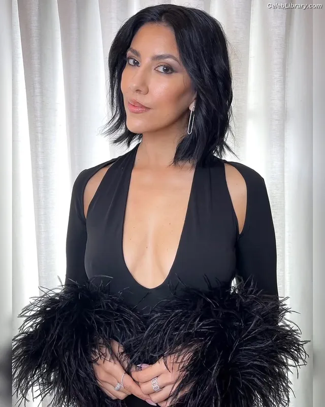Stephanie Beatriz photo 22 of 309