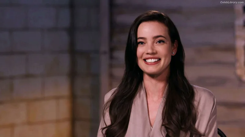 Stephanie Corneliussen photo 24 of 62