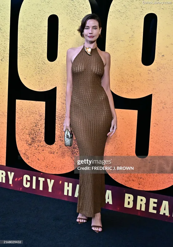 Stephanie Corneliussen photo 14 of 62