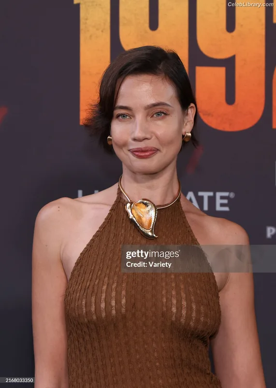 Stephanie Corneliussen photo 15 of 62