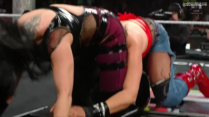 Stephanie Vaquer photo 2 of 983