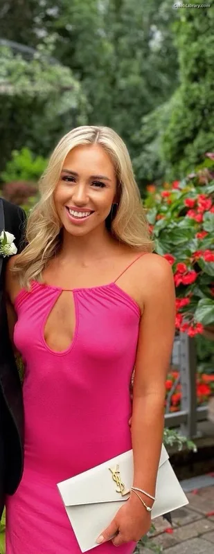 Stephanie Wade photo 18 of 65