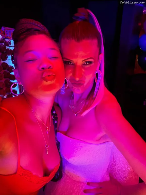 Storm Reid photo 7 of 884