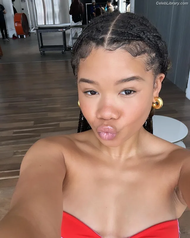 Storm Reid photo 17 of 884