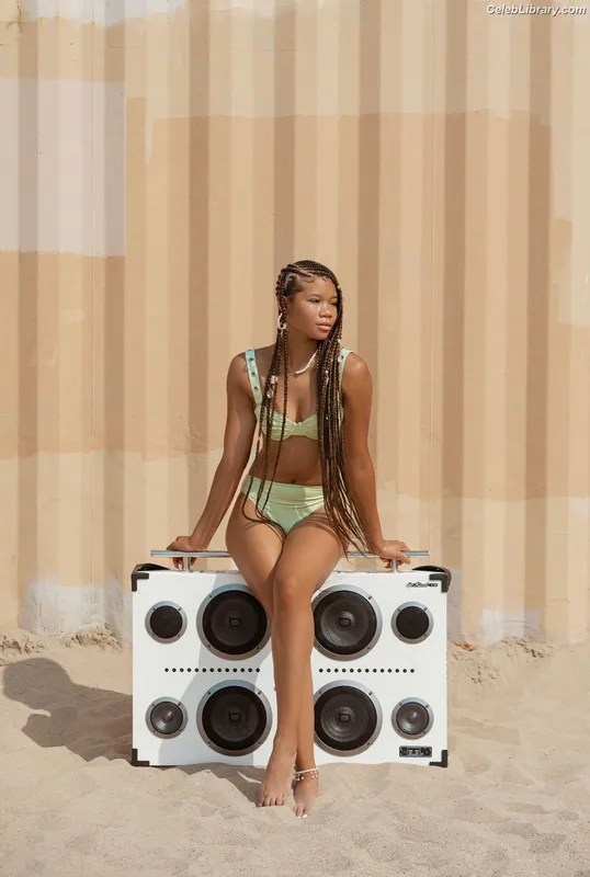 Storm Reid photo 12 of 884