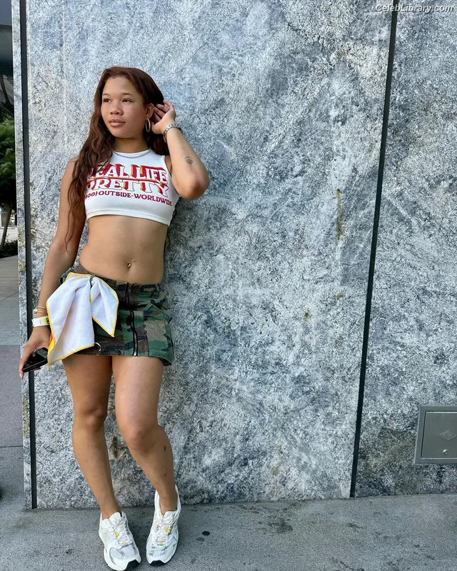 Storm Reid photo 7 of 884