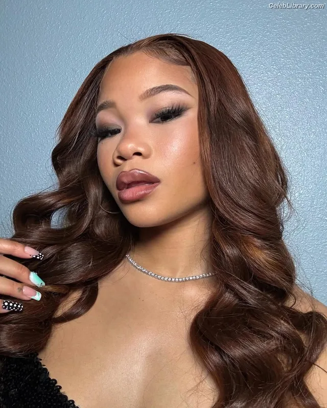 Storm Reid photo 11 of 884