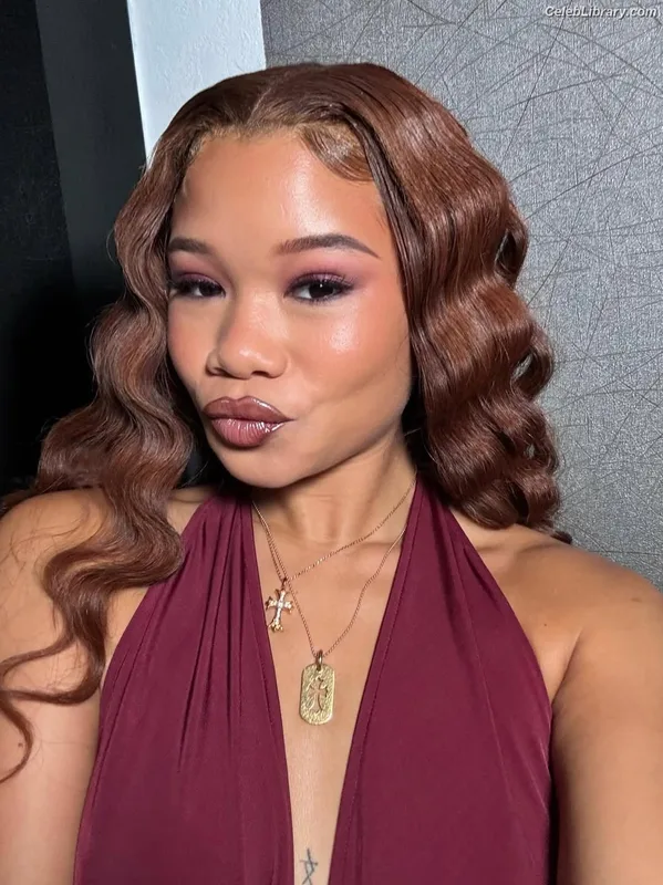 Storm Reid photo 1 of 884