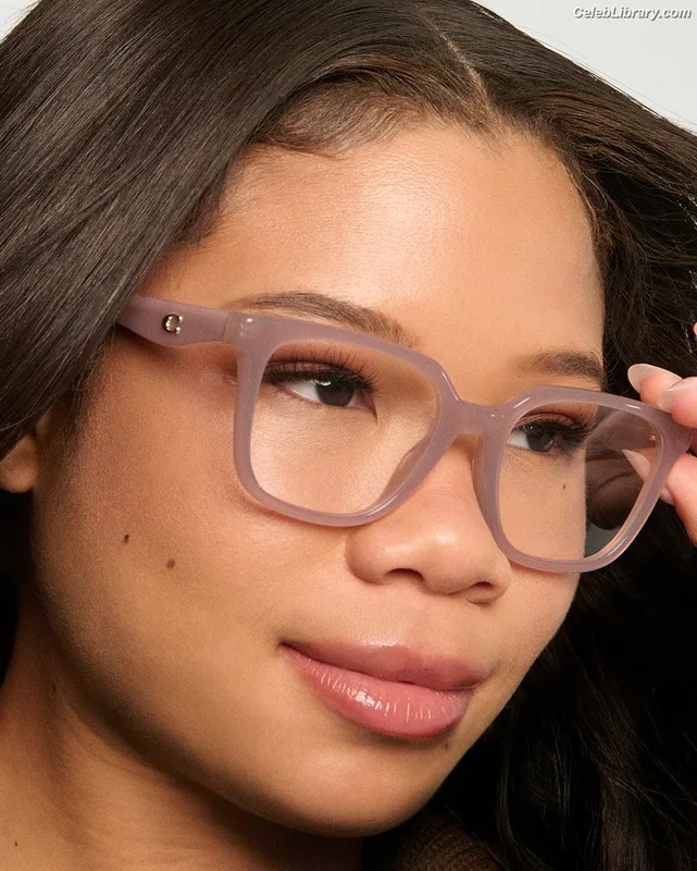 Storm Reid photo 7 of 884