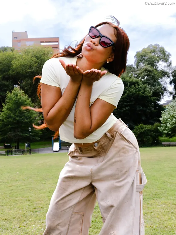 Storm Reid photo 8 of 884