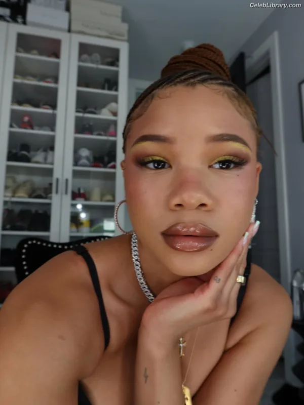 Storm Reid photo 5 of 884
