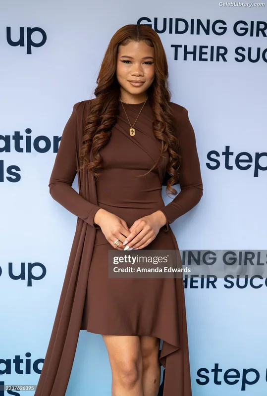 Storm Reid photo 1 of 884