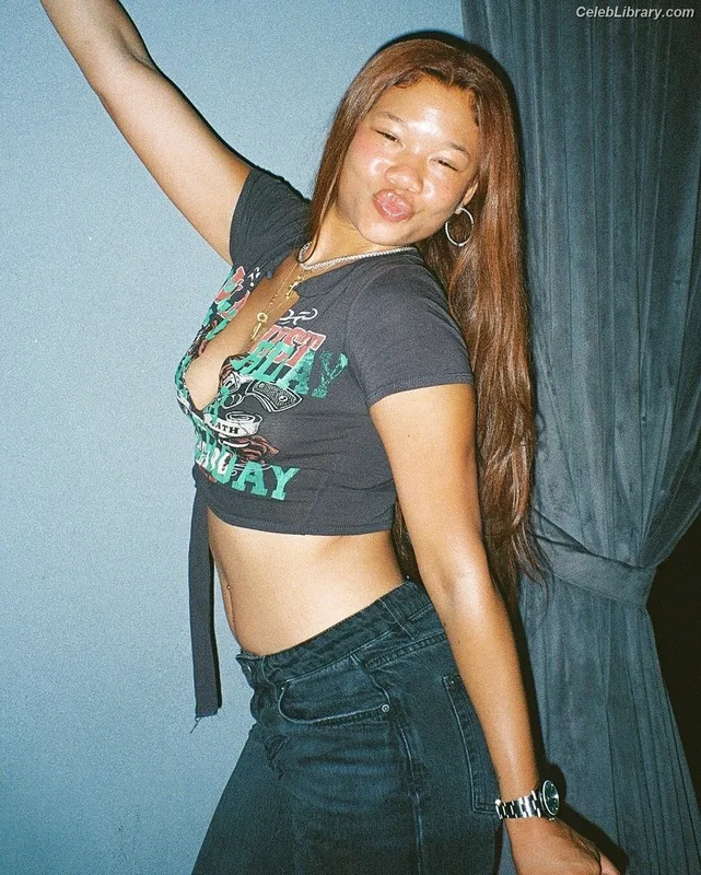 Storm Reid photo 7 of 884