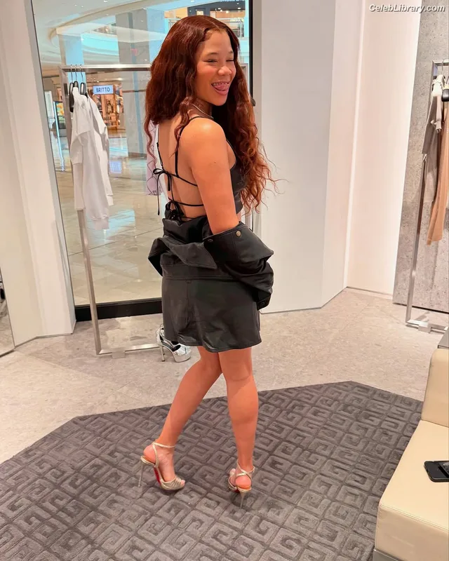 Storm Reid photo 12 of 884
