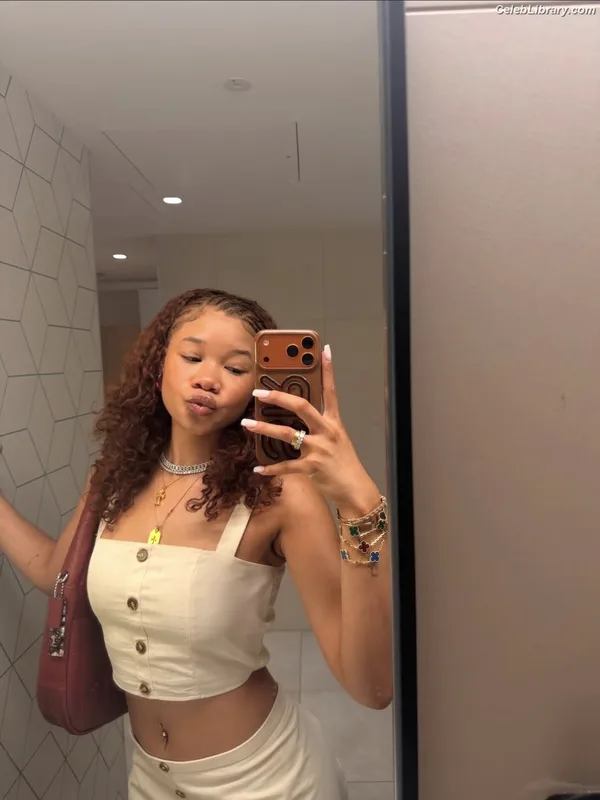 Storm Reid photo 7 of 884