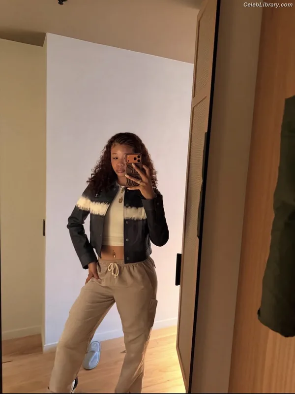 Storm Reid photo 9 of 884