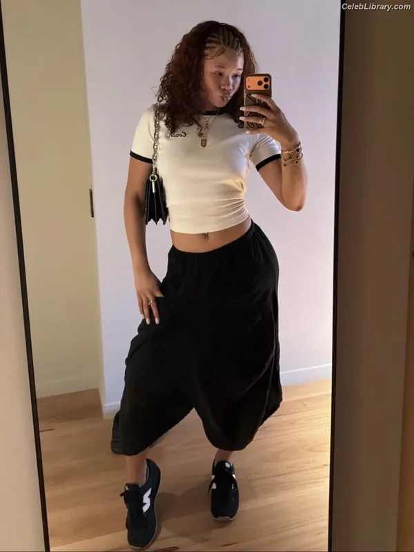Storm Reid photo 11 of 884