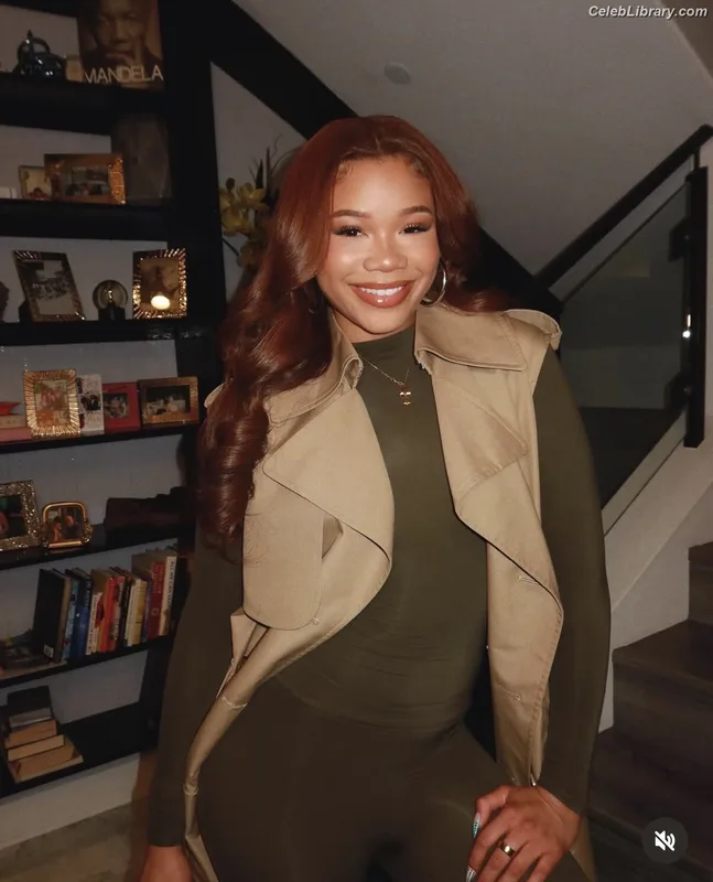 Storm Reid photo 15 of 884