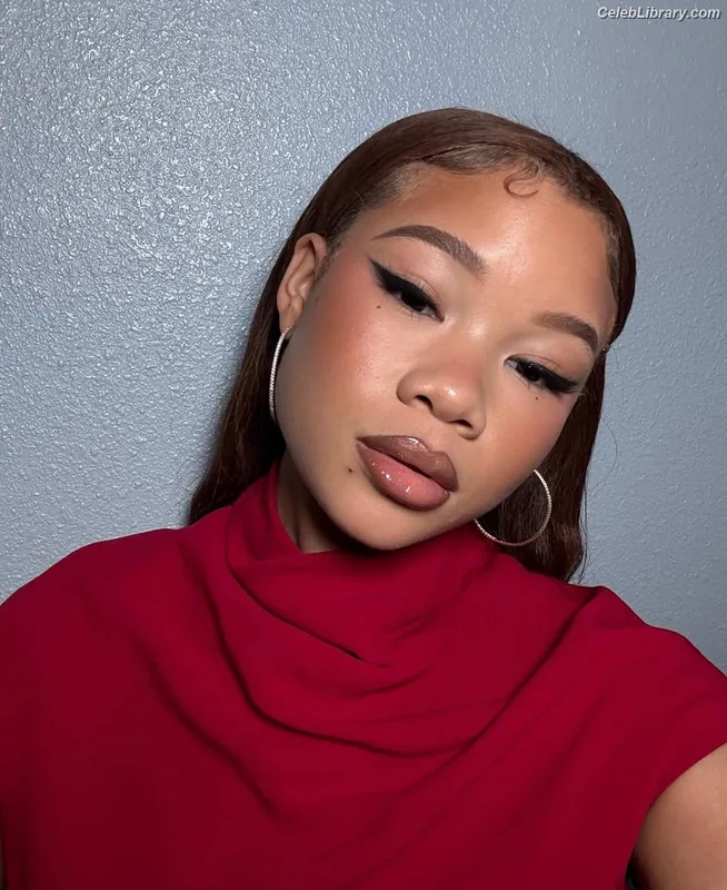 Storm Reid photo 14 of 884