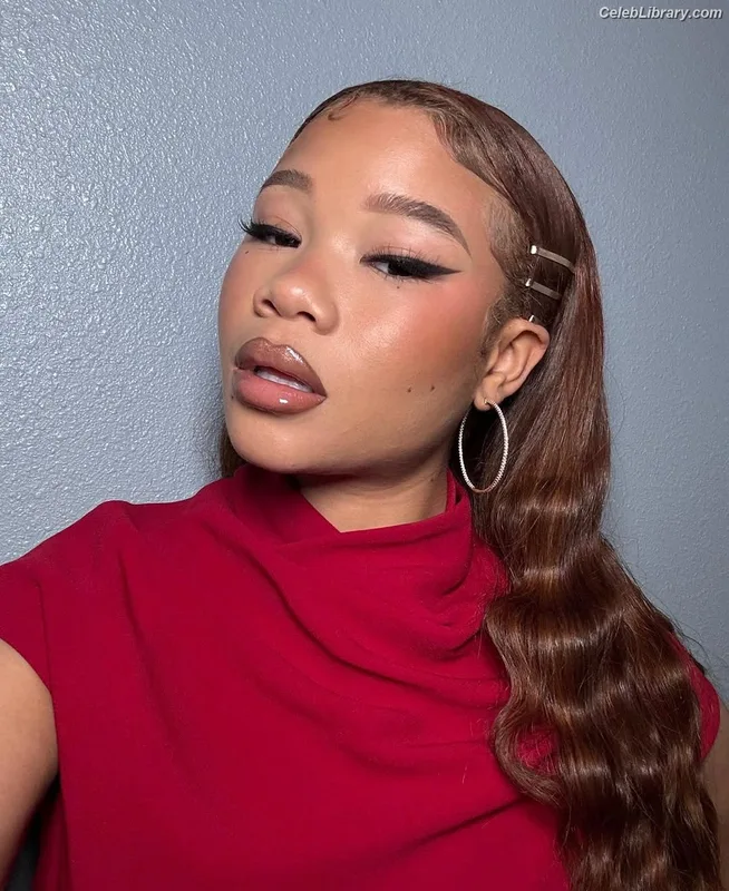 Storm Reid photo 16 of 884