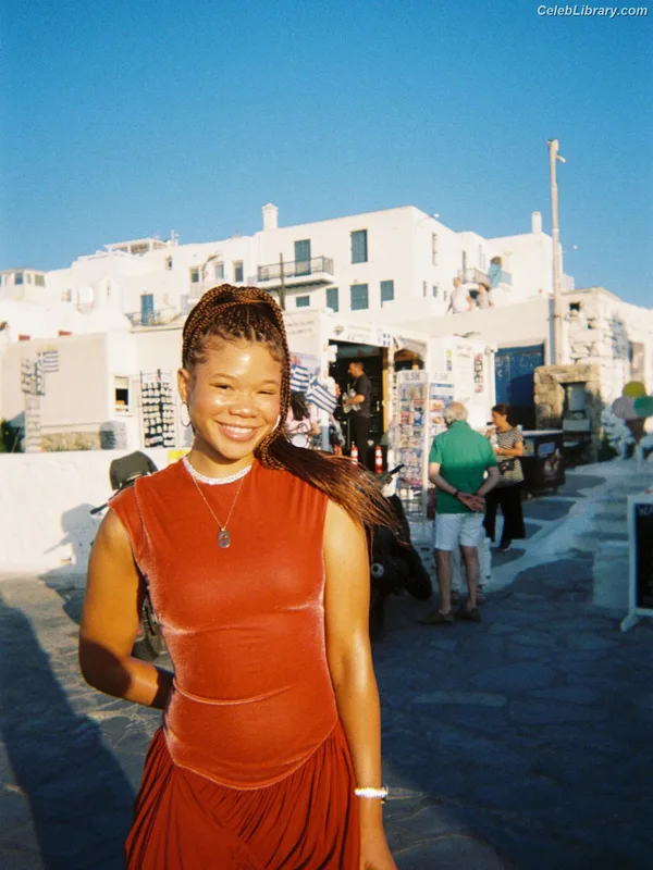 Storm Reid photo 3 of 884
